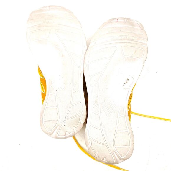 Athletic_Shoes